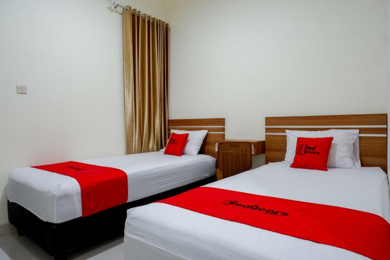 Hotel Reddoorz Near Living Plaza Purwokerto Exterior foto