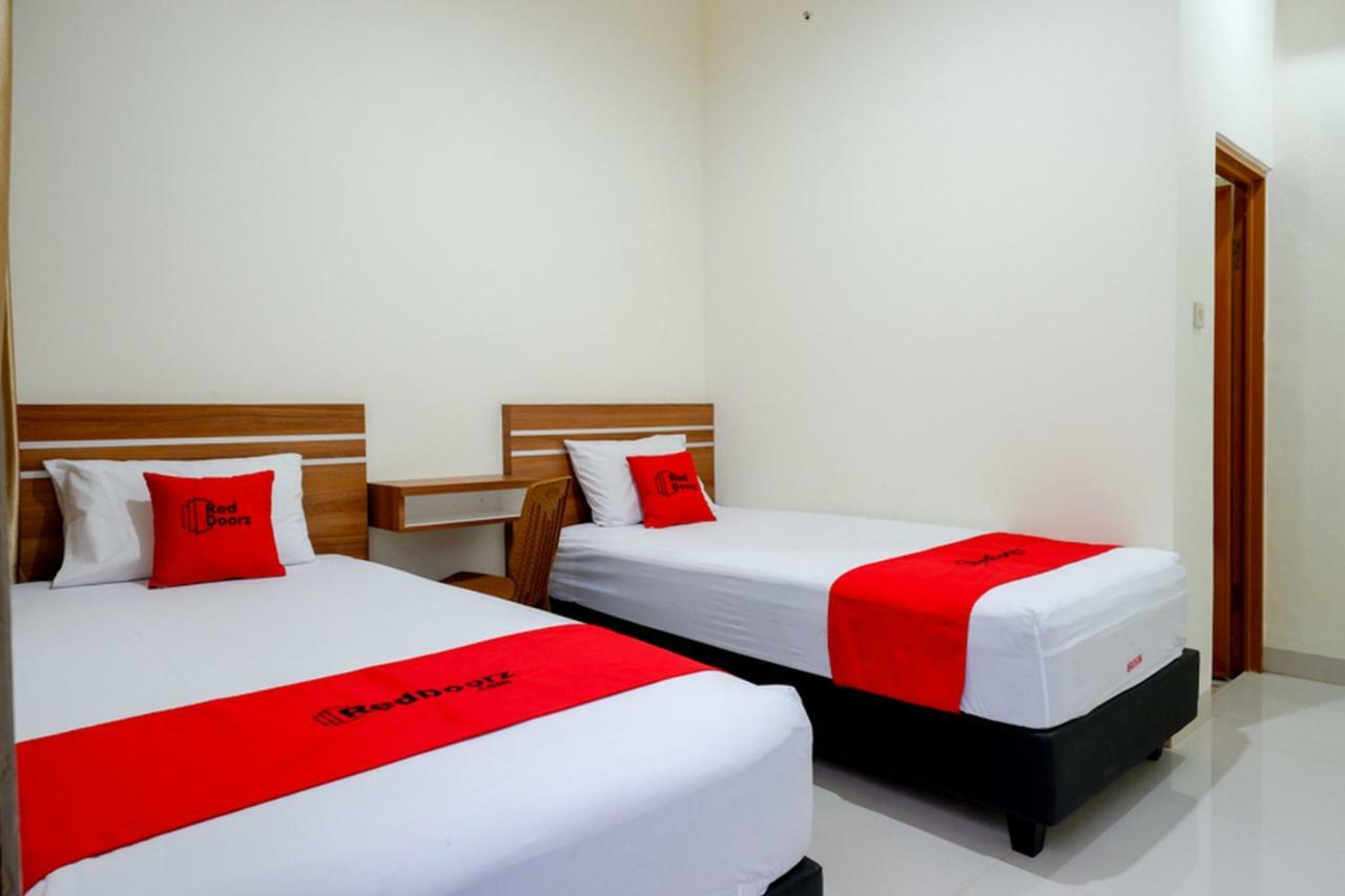 Hotel Reddoorz Near Living Plaza Purwokerto Exterior foto